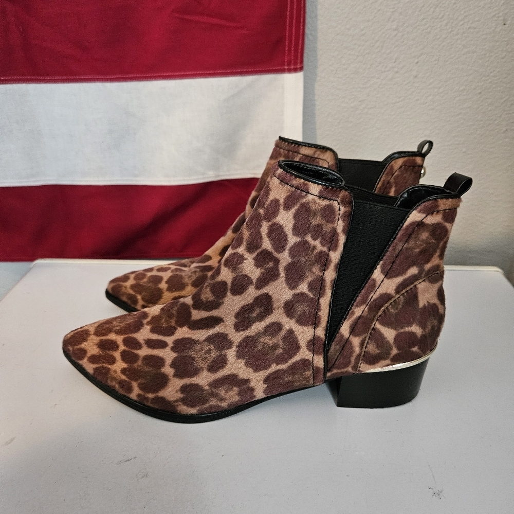Nine West Women's Cheetah Ankle Boots Size 8.5 Fur Gold